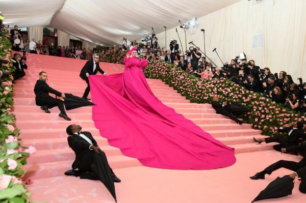 Các sao mặc gì để 'chặt chém' lẫn nhau trên thảm đỏ Met Gala 2019? Các sao mặc gì để 'chặt chém' lẫn nhau trên thảm đỏ Met Gala 2019?