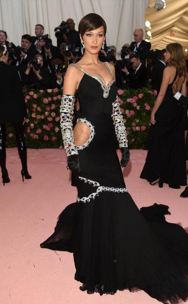 Các sao mặc gì để 'chặt chém' lẫn nhau trên thảm đỏ Met Gala 2019? Các sao mặc gì để 'chặt chém' lẫn nhau trên thảm đỏ Met Gala 2019?
