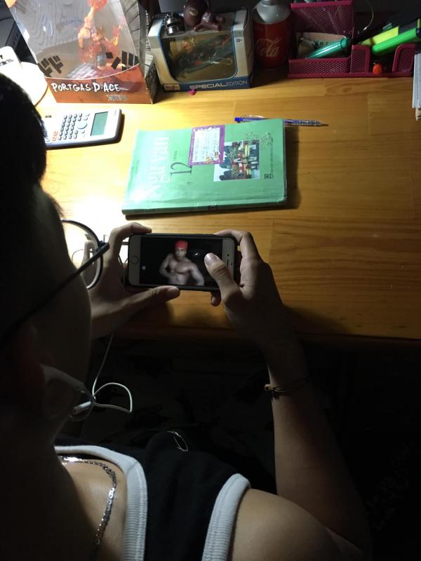 Sĩ tử lớp 12 và 'câu chuyện buồn' khi ngày thi cận kề nhưng không muốn rời xa smartphone Sĩ tử lớp 12 và 'câu chuyện buồn' khi ngày thi cận kề nhưng không muốn rời xa smartphone