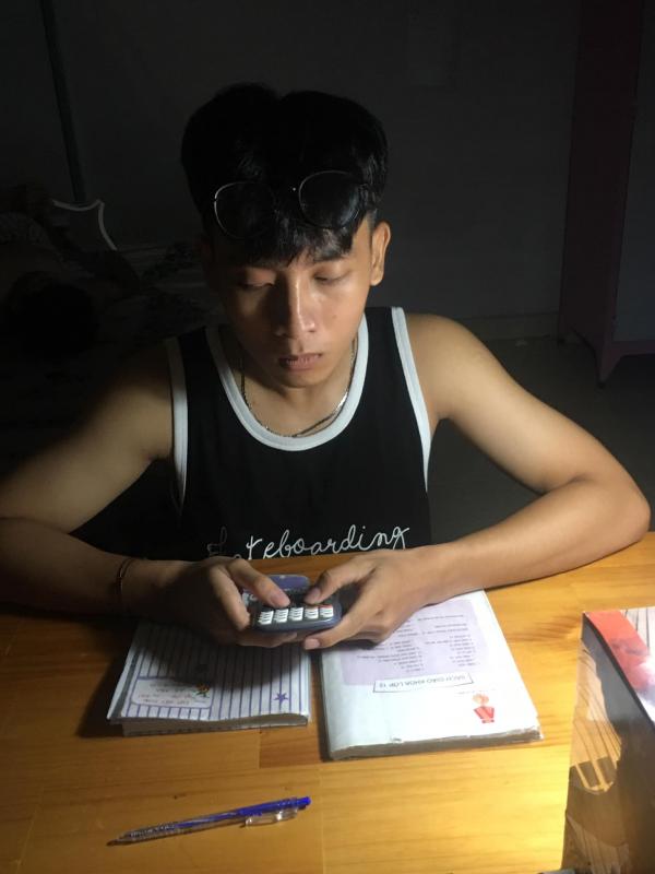 Sĩ tử lớp 12 và 'câu chuyện buồn' khi ngày thi cận kề nhưng không muốn rời xa smartphone Sĩ tử lớp 12 và 'câu chuyện buồn' khi ngày thi cận kề nhưng không muốn rời xa smartphone