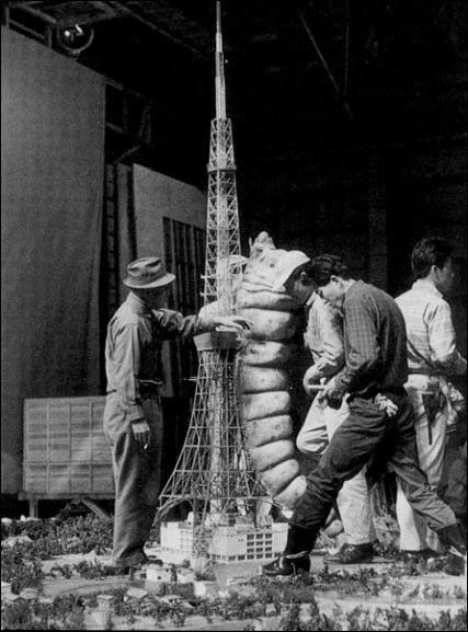 Godzilla – Hành trình 65 năm huyền thoại của Vua quái vật (Phần 1) Godzilla – Hành trình 65 năm huyền thoại của Vua quái vật (Phần 1)