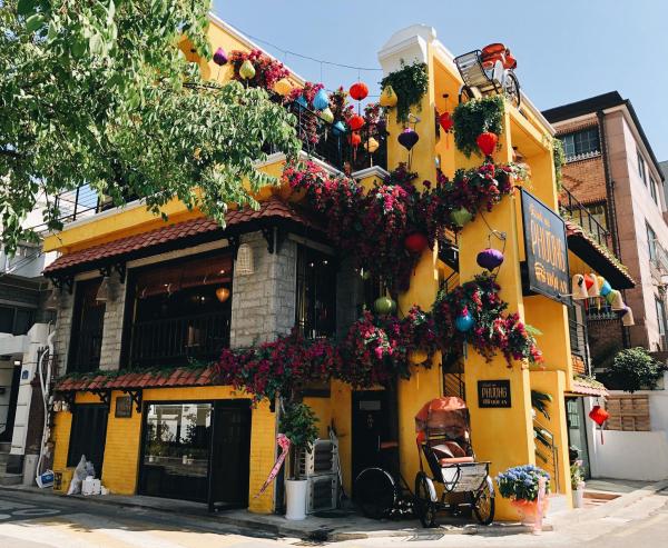 Bánh mì Phượng lừng danh Hội An đã có mặt trên đất Hàn với kiến trúc đậm chất phố cổ Bánh mì Phượng lừng danh Hội An đã có mặt trên đất Hàn với kiến trúc đậm chất phố cổ