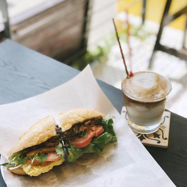 Bánh mì Phượng lừng danh Hội An đã có mặt trên đất Hàn với kiến trúc đậm chất phố cổ Bánh mì Phượng lừng danh Hội An đã có mặt trên đất Hàn với kiến trúc đậm chất phố cổ