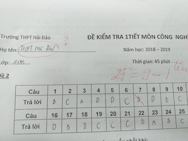 Đối mặt với tờ giấy thi, thí sinh căng thẳng đến nỗi quên luôn tên mình là gì Đối mặt với tờ giấy thi, thí sinh căng thẳng đến nỗi quên luôn tên mình là gì