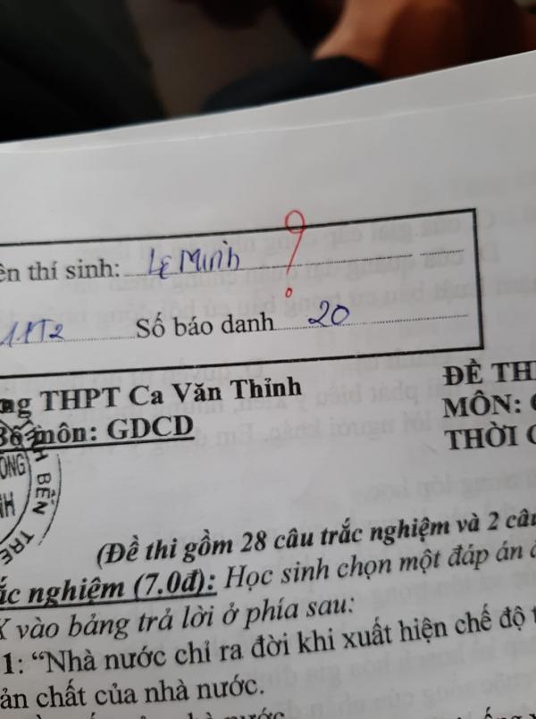 Đối mặt với tờ giấy thi, thí sinh căng thẳng đến nỗi quên luôn tên mình là gì Đối mặt với tờ giấy thi, thí sinh căng thẳng đến nỗi quên luôn tên mình là gì