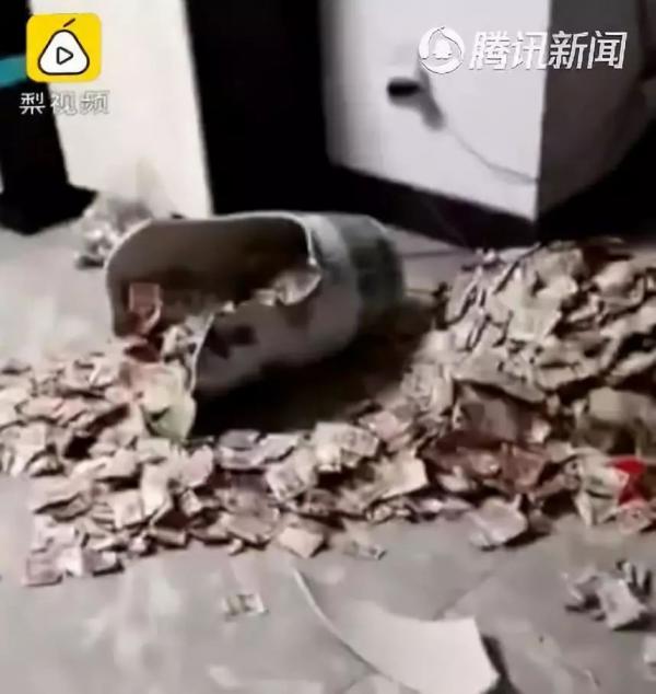 Anh chồng nhọ nhất quả đất: Quỹ đen dành dụm suốt 13 năm bị vợ phát hiện trong một sáng đẹp trời Anh chồng nhọ nhất quả đất: Quỹ đen dành dụm suốt 13 năm bị vợ phát hiện trong một sáng đẹp trời