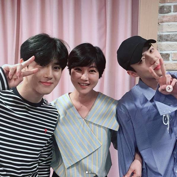 Giáo viên cũ của SM tiết lộ gây sốc: Đánh vào bụng EXO, Red Velvet để dạy các idol cách ăn nói Giáo viên cũ của SM tiết lộ gây sốc: Đánh vào bụng EXO, Red Velvet để dạy các idol cách ăn nói
