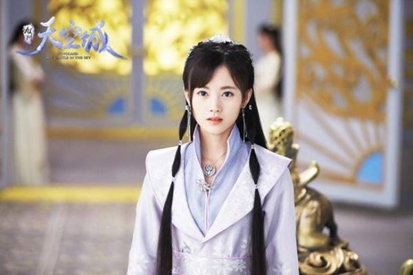 Giải mã 'Cơn sốt Cúc Tịnh Y': Vì sao cô chỉ mất 6 năm đã lên được vị trí nhiều người cả đời mơ ước? Giải mã 'Cơn sốt Cúc Tịnh Y': Vì sao cô chỉ mất 6 năm đã lên được vị trí nhiều người cả đời mơ ước?