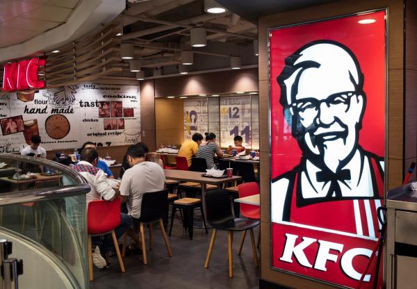 Giả làm nhân viên kiểm tra chất lượng của KFC gửi xuống, thanh niên đi khắp nhân gian 'ăn chùa' gà rán Giả làm nhân viên kiểm tra chất lượng của KFC gửi xuống, thanh niên đi khắp nhân gian 'ăn chùa' gà rán
