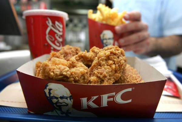 Giả làm nhân viên kiểm tra chất lượng của KFC gửi xuống, thanh niên đi khắp nhân gian 'ăn chùa' gà rán Giả làm nhân viên kiểm tra chất lượng của KFC gửi xuống, thanh niên đi khắp nhân gian 'ăn chùa' gà rán