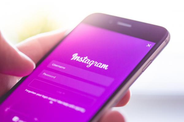 Nữ sinh 16 tuổi tự kết liễu đời mình sau cuộc khảo sát trên Instagram story Nữ sinh 16 tuổi tự kết liễu đời mình sau cuộc khảo sát trên Instagram story