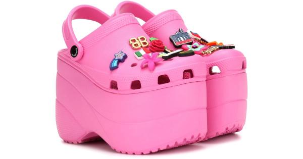 Dép đã gây tranh cãi, túi xách Crocs mới ra mắt còn khiến dân tình hoang mang hơn Dép đã gây tranh cãi, túi xách Crocs mới ra mắt còn khiến dân tình hoang mang hơn