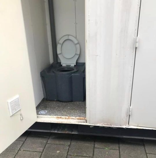 Tốn 3 triệu đồng đặt phòng Airbnb, ai ngờ đó chỉ là một thùng container bên đường Tốn 3 triệu đồng đặt phòng Airbnb, ai ngờ đó chỉ là một thùng container bên đường
