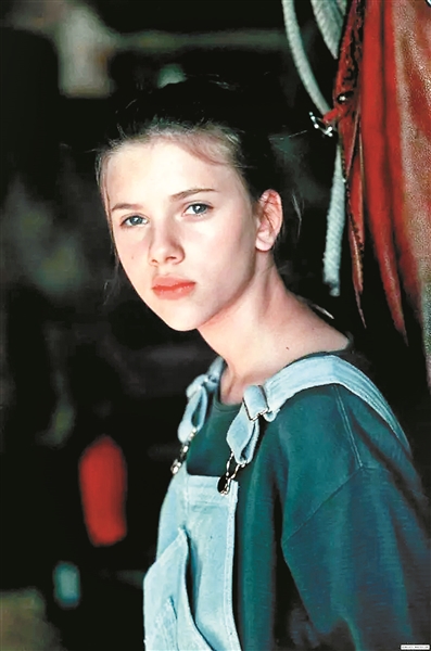 Scarlett Johansson có gì mà đến Natalie Portman cũng thừa nhận sợ bị ánh sáng của cô làm lu mờ Scarlett Johansson có gì mà đến Natalie Portman cũng thừa nhận sợ bị ánh sáng của cô làm lu mờ