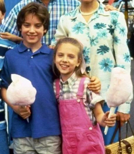 Scarlett Johansson có gì mà đến Natalie Portman cũng thừa nhận sợ bị ánh sáng của cô làm lu mờ Scarlett Johansson có gì mà đến Natalie Portman cũng thừa nhận sợ bị ánh sáng của cô làm lu mờ