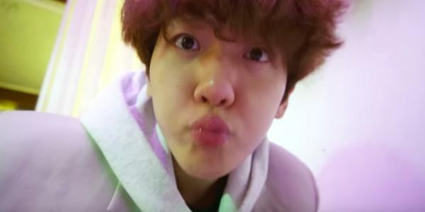 Baekhyun (EXO) chính thức làm Youtuber, vô tình tiết lộ tính cách hài hước, siêu lầy Baekhyun (EXO) chính thức làm Youtuber, vô tình tiết lộ tính cách hài hước, siêu lầy