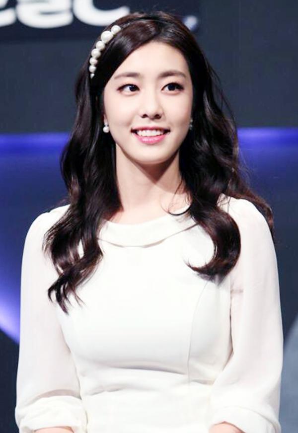 Vợ So Ji Sub: Tốt nghiệp trường nữ sinh Ewha danh giá và được Faker 'thầm thương trộm nhớ' Vợ So Ji Sub: Tốt nghiệp trường nữ sinh Ewha danh giá và được Faker 'thầm thương trộm nhớ'