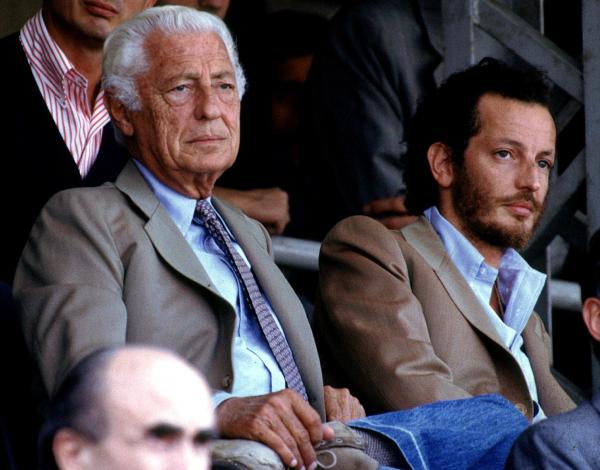 Cuộc đời huyền thoại của Gianni Agnelli - Ông vua không ngai và 'Bố già' nổi tiếng nhất của nước Ý Cuộc đời huyền thoại của Gianni Agnelli - Ông vua không ngai và 'Bố già' nổi tiếng nhất của nước Ý