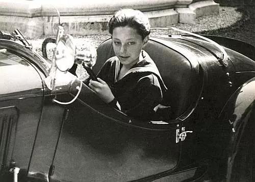 Cuộc đời huyền thoại của Gianni Agnelli - Ông vua không ngai và 'Bố già' nổi tiếng nhất của nước Ý Cuộc đời huyền thoại của Gianni Agnelli - Ông vua không ngai và 'Bố già' nổi tiếng nhất của nước Ý