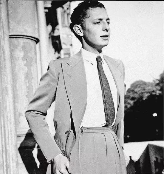 Cuộc đời huyền thoại của Gianni Agnelli - Ông vua không ngai và 'Bố già' nổi tiếng nhất của nước Ý Cuộc đời huyền thoại của Gianni Agnelli - Ông vua không ngai và 'Bố già' nổi tiếng nhất của nước Ý