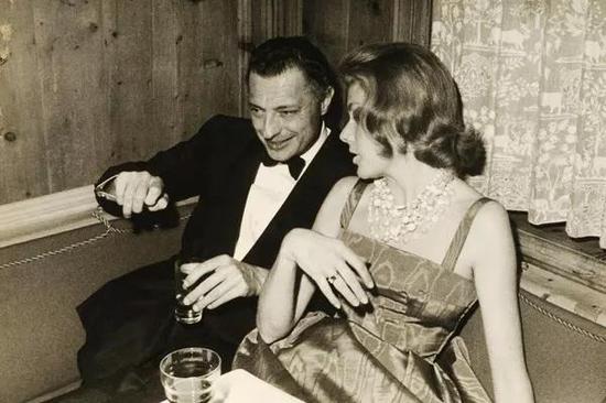 Cuộc đời huyền thoại của Gianni Agnelli - Ông vua không ngai và 'Bố già' nổi tiếng nhất của nước Ý Cuộc đời huyền thoại của Gianni Agnelli - Ông vua không ngai và 'Bố già' nổi tiếng nhất của nước Ý