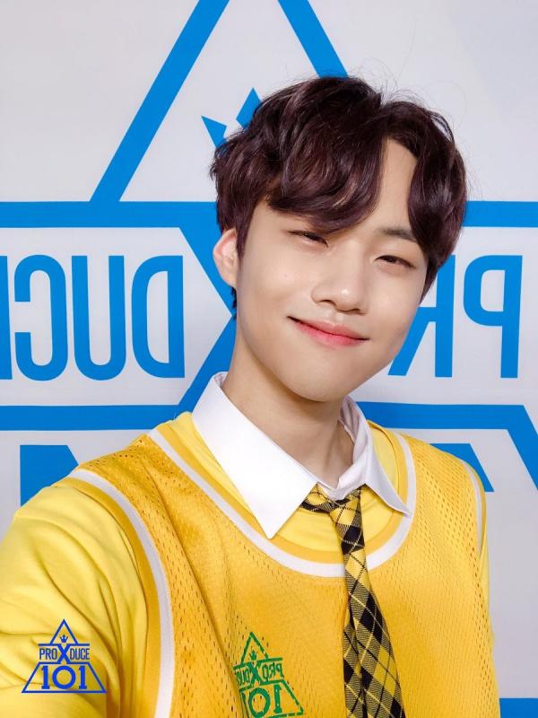 Năm ấy Hwang Min Hyun được cả Produce 101 theo đuổi, năm nay có một trainee bị cả Produce X xua đuổi! Năm ấy Hwang Min Hyun được cả Produce 101 theo đuổi, năm nay có một trainee bị cả Produce X xua đuổi!