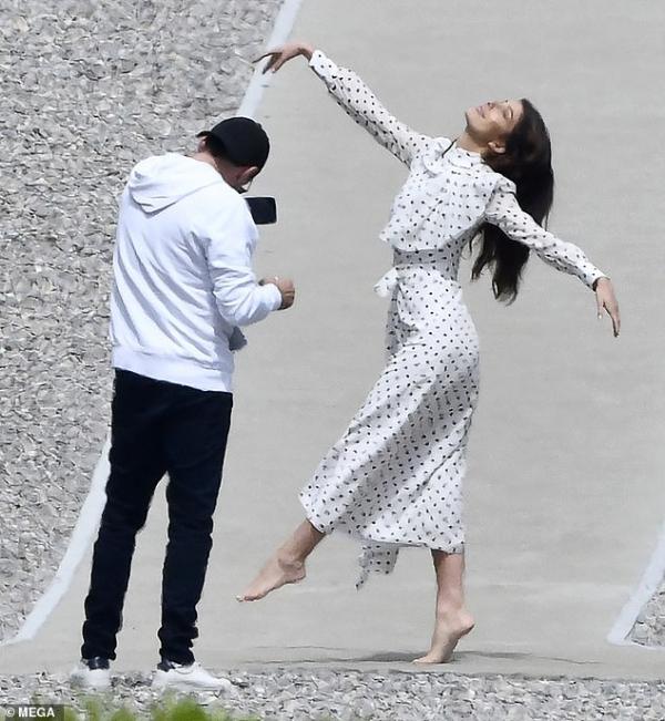 Siêu sao như Leonardo DiCaprio mà vẫn phải lo chuyện 'sống ảo' cho bạn gái Siêu sao như Leonardo DiCaprio mà vẫn phải lo chuyện 'sống ảo' cho bạn gái