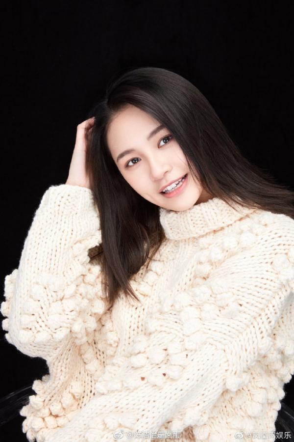 Vừa chia tay, 'Tiểu Trình Tranh' Hồ Tiên Hú đã cặp kè với bạn học của tình cũ Vừa chia tay, 'Tiểu Trình Tranh' Hồ Tiên Hú đã cặp kè với bạn học của tình cũ