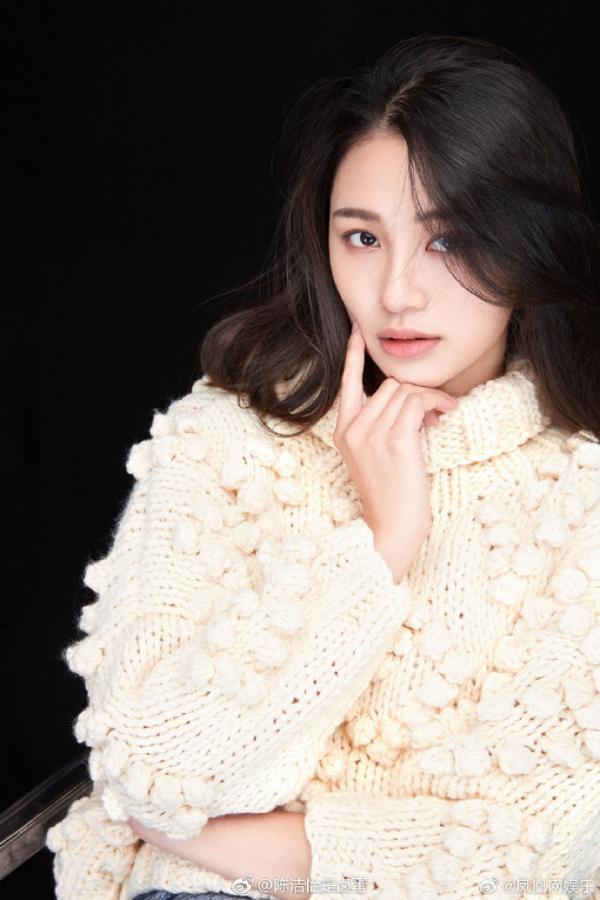 Vừa chia tay, 'Tiểu Trình Tranh' Hồ Tiên Hú đã cặp kè với bạn học của tình cũ Vừa chia tay, 'Tiểu Trình Tranh' Hồ Tiên Hú đã cặp kè với bạn học của tình cũ