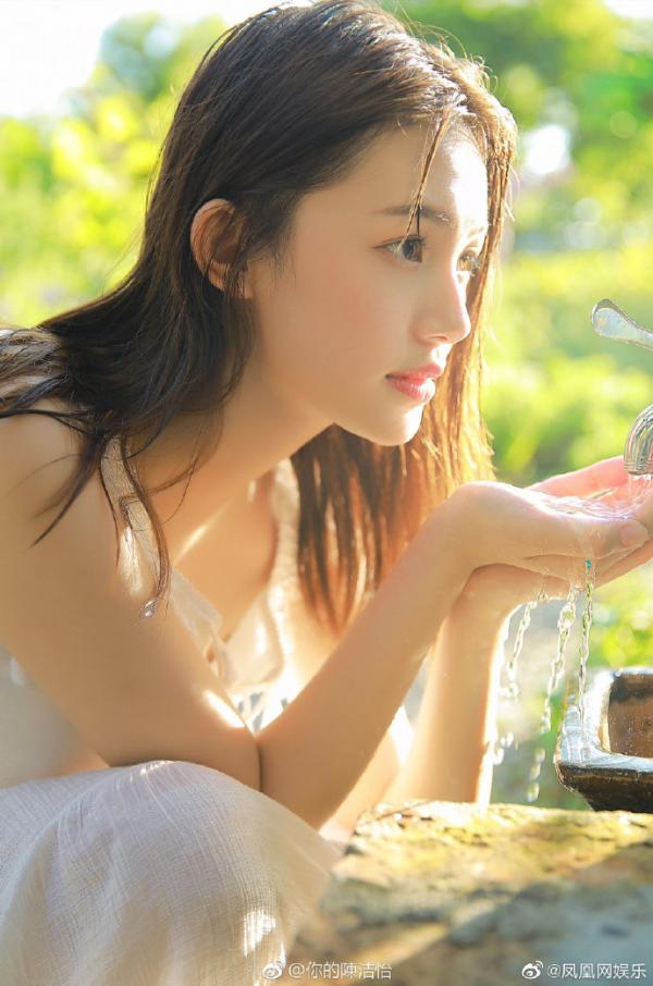 Vừa chia tay, 'Tiểu Trình Tranh' Hồ Tiên Hú đã cặp kè với bạn học của tình cũ Vừa chia tay, 'Tiểu Trình Tranh' Hồ Tiên Hú đã cặp kè với bạn học của tình cũ