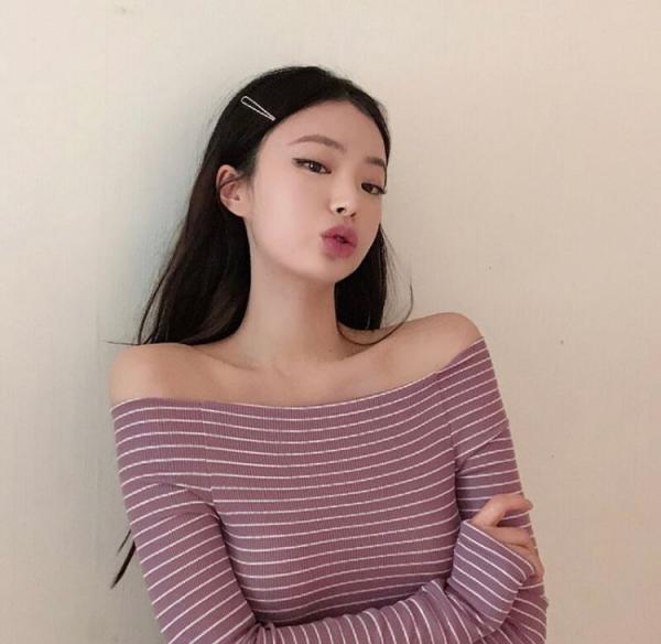 Xứ Hàn dậy sóng vì 'bản sao' BLACKPINK Jennie: Má bánh bao và mắt mèo xinh hệt chính chủ! Xứ Hàn dậy sóng vì 'bản sao' BLACKPINK Jennie: Má bánh bao và mắt mèo xinh hệt chính chủ!