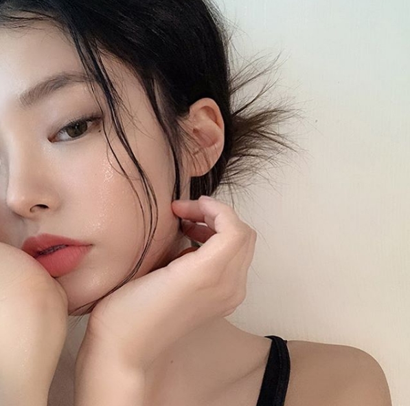 Xứ Hàn dậy sóng vì 'bản sao' BLACKPINK Jennie: Má bánh bao và mắt mèo xinh hệt chính chủ! Xứ Hàn dậy sóng vì 'bản sao' BLACKPINK Jennie: Má bánh bao và mắt mèo xinh hệt chính chủ!