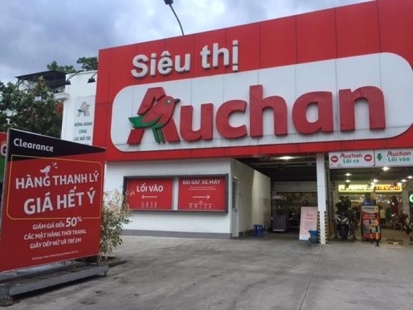 Siêu thị Auchan 'vỡ trận' vì khách mua hàng vô ý thức, xé thức ăn, nước uống dùng tại chỗ Siêu thị Auchan 'vỡ trận' vì khách mua hàng vô ý thức, xé thức ăn, nước uống dùng tại chỗ