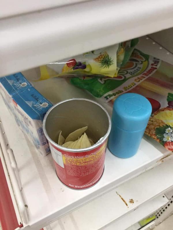 Siêu thị Auchan 'vỡ trận' vì khách mua hàng vô ý thức, xé thức ăn, nước uống dùng tại chỗ Siêu thị Auchan 'vỡ trận' vì khách mua hàng vô ý thức, xé thức ăn, nước uống dùng tại chỗ