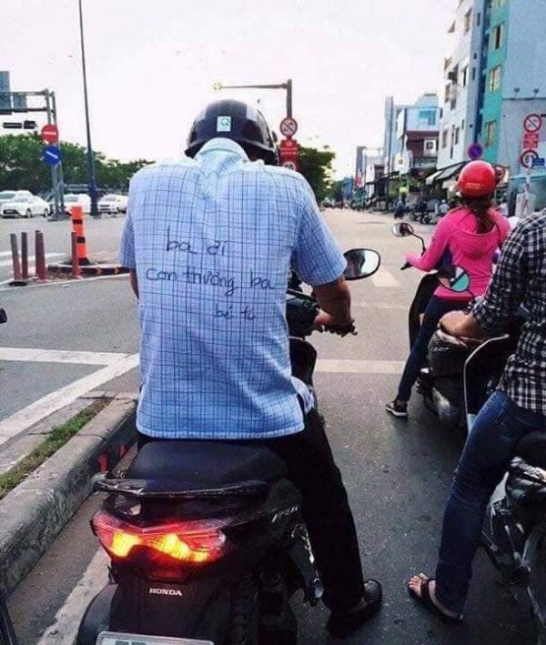 Đâu đó giữa Sài Gòn, chúng ta sẽ vô tình va phải những thông điệp dễ thương muốn xỉu thế này đây Đâu đó giữa Sài Gòn, chúng ta sẽ vô tình va phải những thông điệp dễ thương muốn xỉu thế này đây