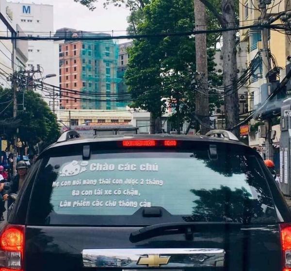 Đâu đó giữa Sài Gòn, chúng ta sẽ vô tình va phải những thông điệp dễ thương muốn xỉu thế này đây Đâu đó giữa Sài Gòn, chúng ta sẽ vô tình va phải những thông điệp dễ thương muốn xỉu thế này đây