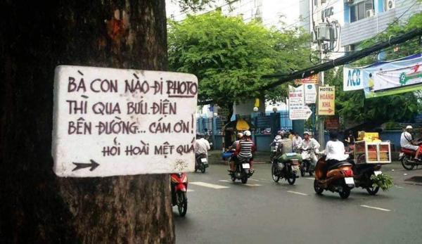 Đâu đó giữa Sài Gòn, chúng ta sẽ vô tình va phải những thông điệp dễ thương muốn xỉu thế này đây Đâu đó giữa Sài Gòn, chúng ta sẽ vô tình va phải những thông điệp dễ thương muốn xỉu thế này đây
