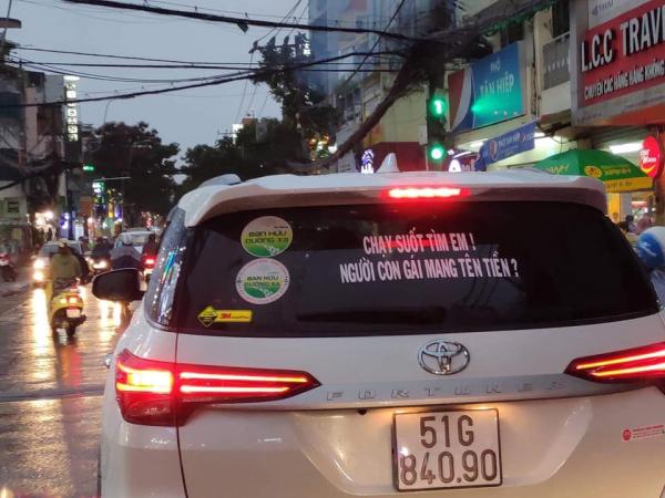 Đâu đó giữa Sài Gòn, chúng ta sẽ vô tình va phải những thông điệp dễ thương muốn xỉu thế này đây Đâu đó giữa Sài Gòn, chúng ta sẽ vô tình va phải những thông điệp dễ thương muốn xỉu thế này đây