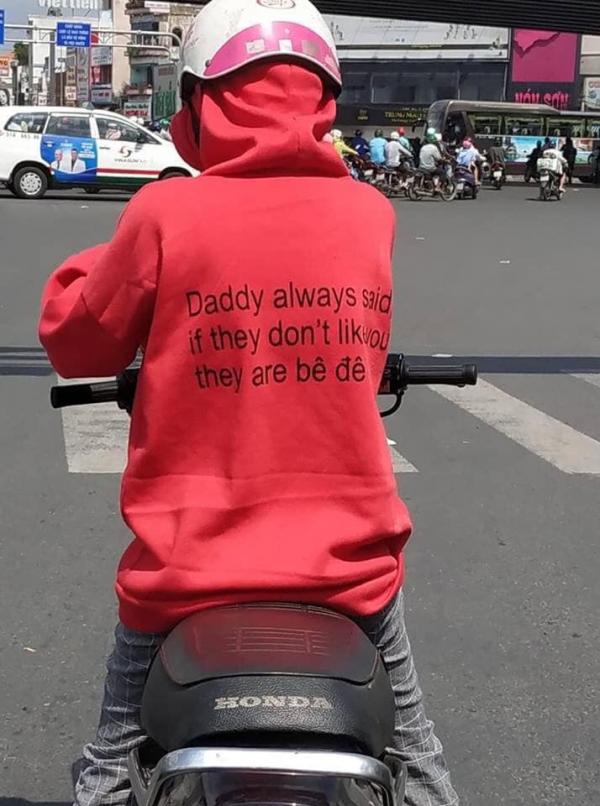 Đâu đó giữa Sài Gòn, chúng ta sẽ vô tình va phải những thông điệp dễ thương muốn xỉu thế này đây Đâu đó giữa Sài Gòn, chúng ta sẽ vô tình va phải những thông điệp dễ thương muốn xỉu thế này đây