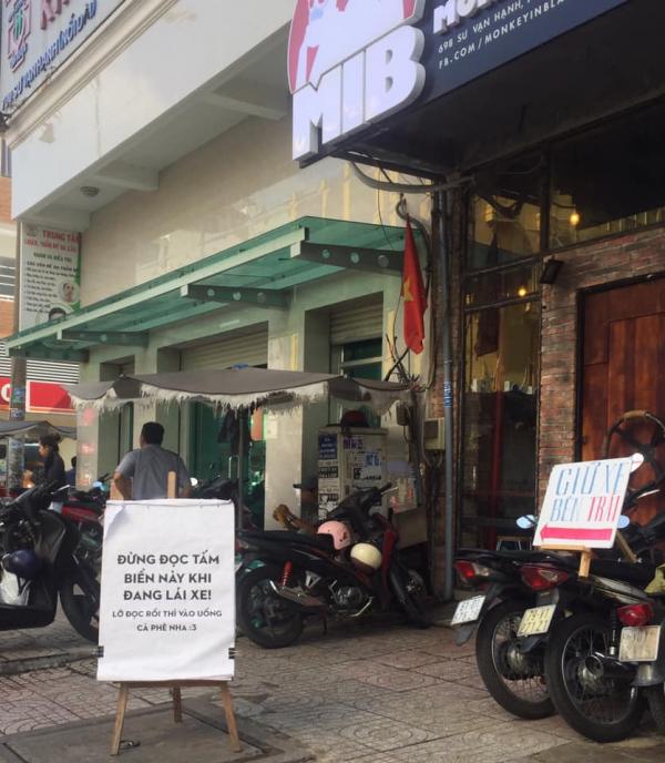 Đâu đó giữa Sài Gòn, chúng ta sẽ vô tình va phải những thông điệp dễ thương muốn xỉu thế này đây Đâu đó giữa Sài Gòn, chúng ta sẽ vô tình va phải những thông điệp dễ thương muốn xỉu thế này đây