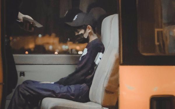 Vương Nguyên và tuổi 18 chơi vơi: 'Ra mắt 6 năm chưa từng được là chính mình, em vô cùng mệt mỏi' Vương Nguyên và tuổi 18 chơi vơi: 'Ra mắt 6 năm chưa từng được là chính mình, em vô cùng mệt mỏi'