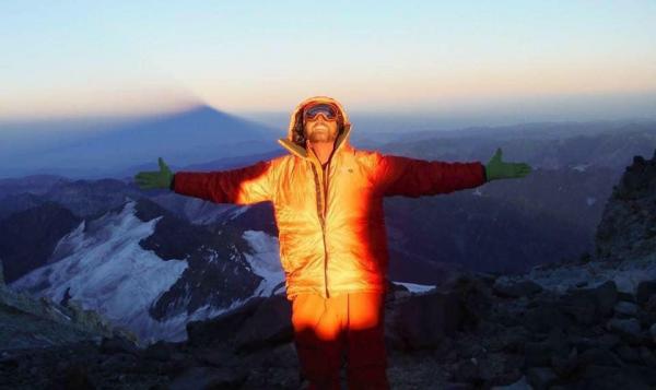 Người chinh phục Everest không may qua đời vì... tắc đường trên đỉnh núi Người chinh phục Everest không may qua đời vì... tắc đường trên đỉnh núi