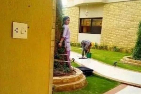 Một gia đình Ả Rập giàu có bị chỉ trích vì trói nữ giúp việc vào gốc cây giữa cái nắng như thiêu đốt Một gia đình Ả Rập giàu có bị chỉ trích vì trói nữ giúp việc vào gốc cây giữa cái nắng như thiêu đốt