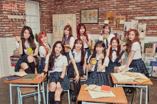 Fan PRISTIN hoang mang trước 'thuyết âm mưu' về nhóm nữ mới của Pledis Entertainment Fan PRISTIN hoang mang trước 'thuyết âm mưu' về nhóm nữ mới của Pledis Entertainment