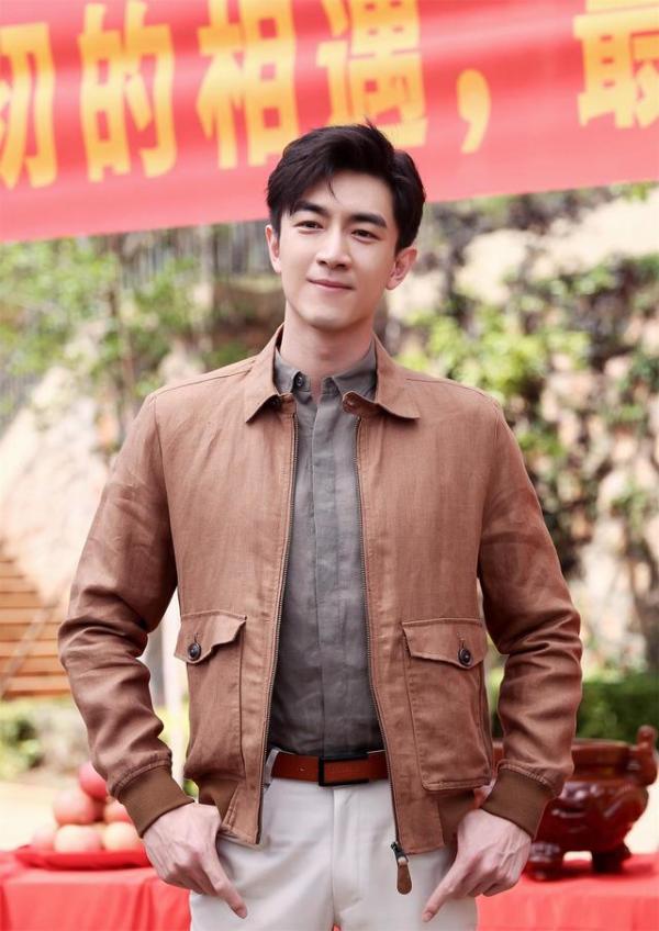 Lâm Canh Tân đẹp siêu thực trong phim mới: Bên ngoài là tổng tài bá đạo, bên trong là cảnh sát ngầm Lâm Canh Tân đẹp siêu thực trong phim mới: Bên ngoài là tổng tài bá đạo, bên trong là cảnh sát ngầm