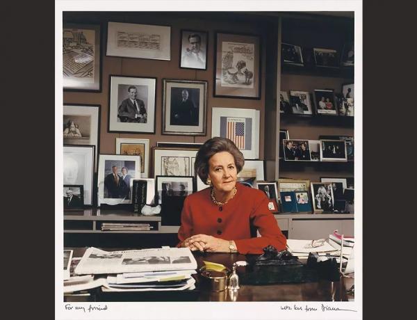 Katharine Graham - Từ 'mẹ bỉm sữa' núp bóng chồng đến bà trùm thay đổi bộ mặt báo chí Mỹ Katharine Graham - Từ 'mẹ bỉm sữa' núp bóng chồng đến bà trùm thay đổi bộ mặt báo chí Mỹ