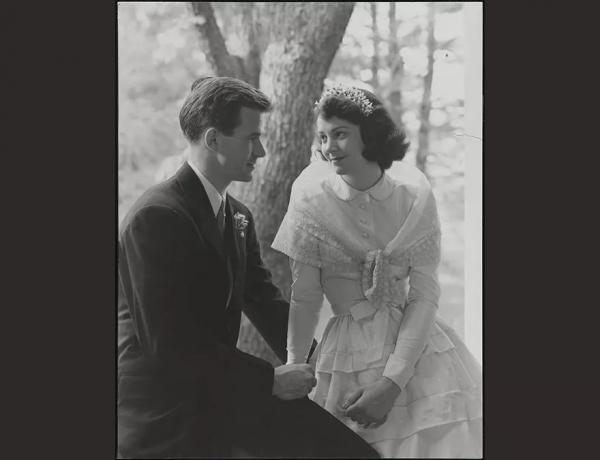 Katharine Graham - Từ 'mẹ bỉm sữa' núp bóng chồng đến bà trùm thay đổi bộ mặt báo chí Mỹ Katharine Graham - Từ 'mẹ bỉm sữa' núp bóng chồng đến bà trùm thay đổi bộ mặt báo chí Mỹ