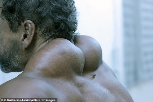 Ông chú Brazil liều mạng tiêm synthol để có cơ bắp 'khủng' như Hulk Ông chú Brazil liều mạng tiêm synthol để có cơ bắp 'khủng' như Hulk