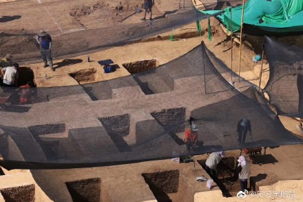 Đại học Thanh Hoa nổi tiếng phát hiện mộ cổ trong khuôn viên, dân tình sôi nổi bàn luận về phong thuỷ Đại học Thanh Hoa nổi tiếng phát hiện mộ cổ trong khuôn viên, dân tình sôi nổi bàn luận về phong thuỷ