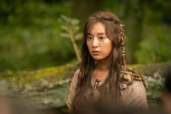 Bom tấn truyền hình của Song Joong Ki dính nghi vấn 'đạo nhái' Game Of Thrones Bom tấn truyền hình của Song Joong Ki dính nghi vấn 'đạo nhái' Game Of Thrones